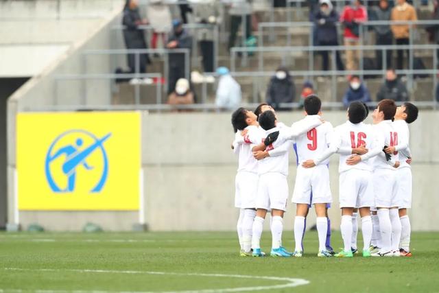 萨林杰22+16吉伦沃特32+8+13 深圳克山东9连胜