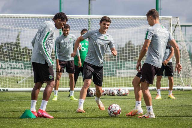 阿劳霍与本菲卡续约至2029年 违约金为8000万欧元